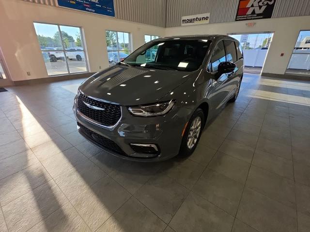 2025 Chrysler Pacifica Select for sale in Sterling Heights, MI