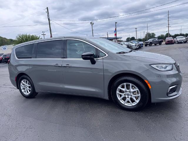 2025 Chrysler Pacifica Select for sale near Coshocton, OH