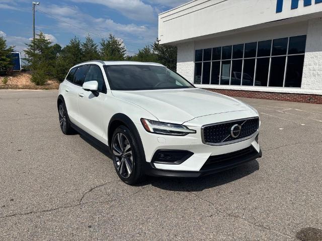 2025 Volvo V60 Cross Country Plus, B5 AWD Gas mild hybrid for sale in Eden, NC
