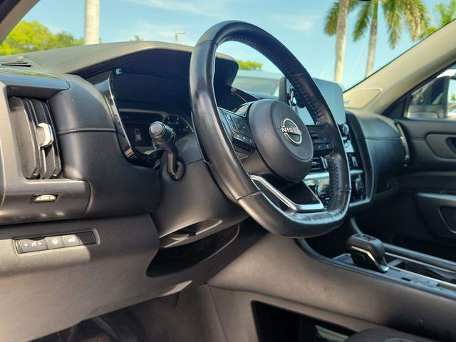 2022 Nissan Pathfinder SL 2WD