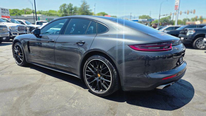 2018 Porsche Panamera 4