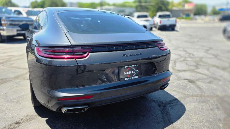 2018 Porsche Panamera 4