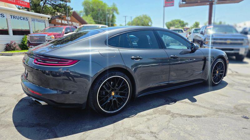 2018 Porsche Panamera 4