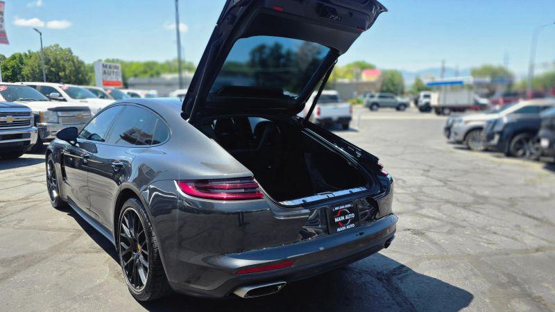 2018 Porsche Panamera 4