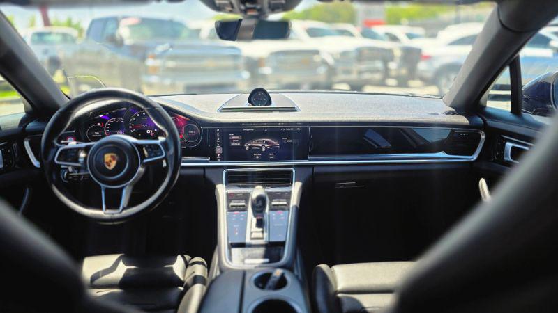 2018 Porsche Panamera 4