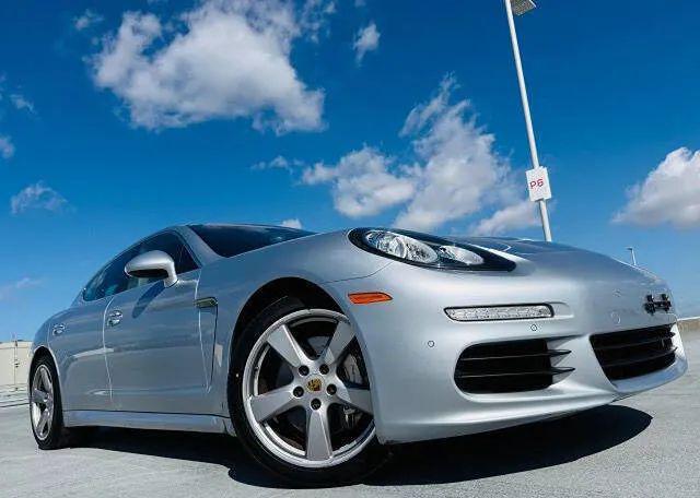 2016 Porsche Panamera S
