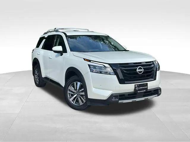 2023 Nissan Pathfinder SL 4WD for sale in Des Moines, IA