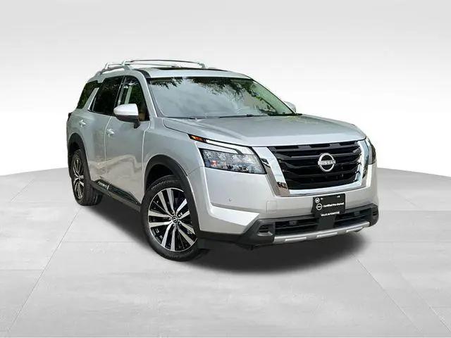 2025 Nissan Pathfinder Platinum 4WD for sale in Des Moines, IA