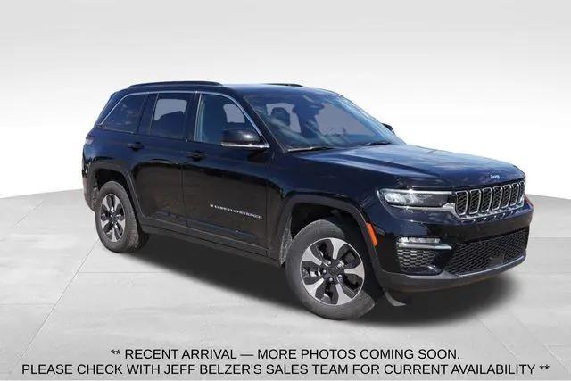 2024 Jeep Grand Cherokee Base for sale in Roseville, MN