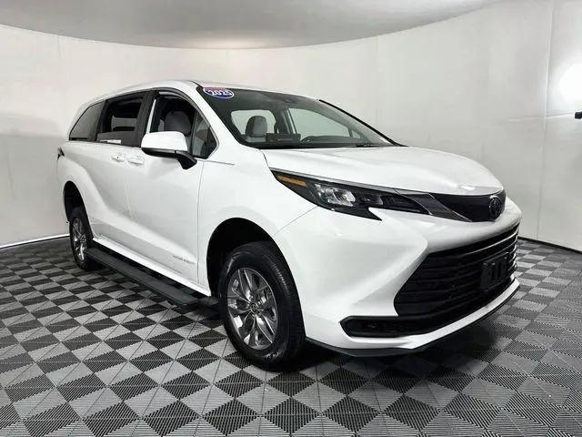 2025 Toyota Sienna LE for sale in Cocoa, FL