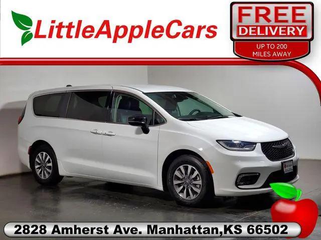 2024 Chrysler Pacifica Hybrid Select for sale in Manhattan, KS