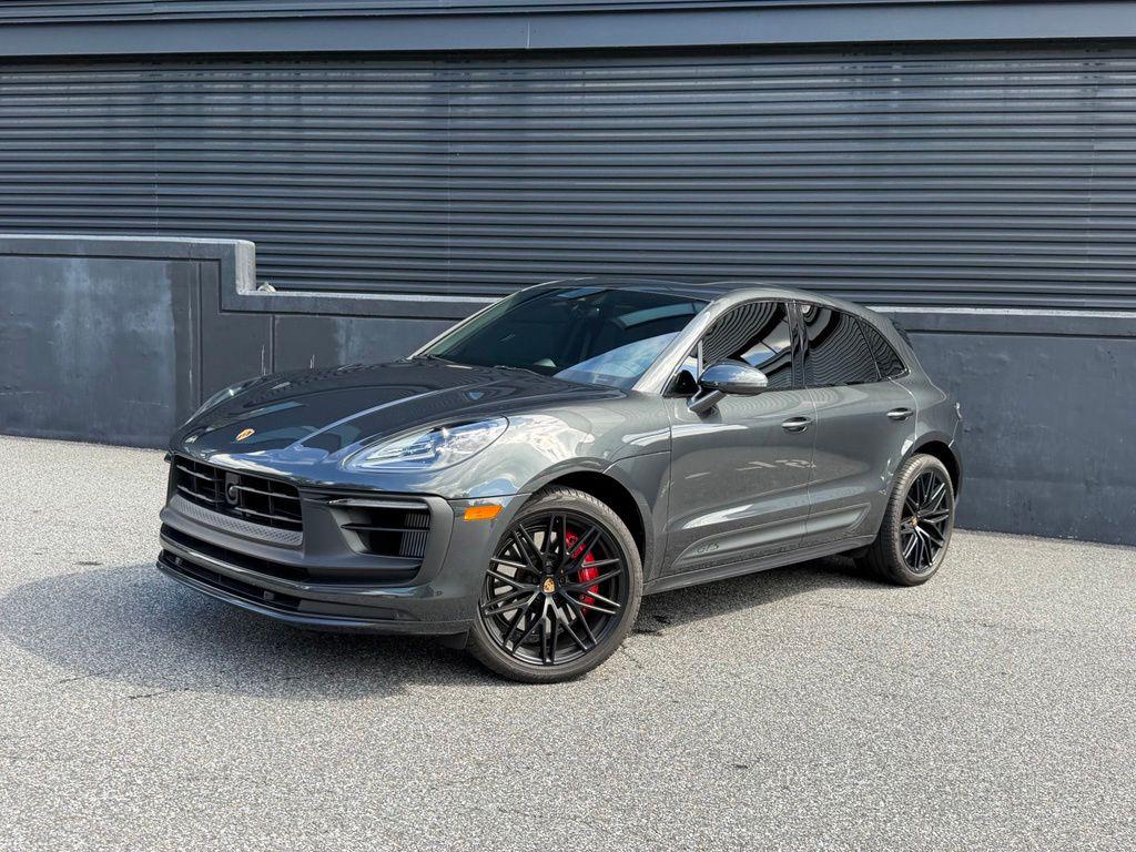 /2023 Porsche Macan