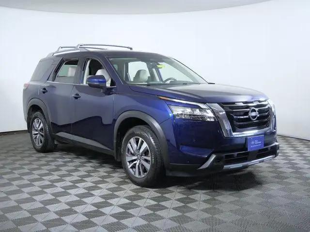 2023 Nissan Pathfinder SL 4WD for sale in Shakopee, MN
