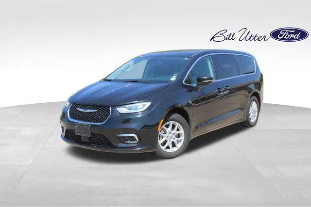 2023 Chrysler Pacifica Touring L for sale in Denton, TX