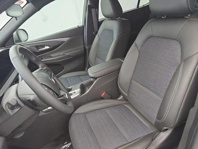 2025 Buick NV Preferred FWD
