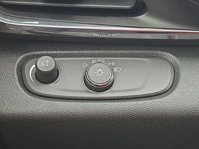 2025 Buick NV Preferred FWD