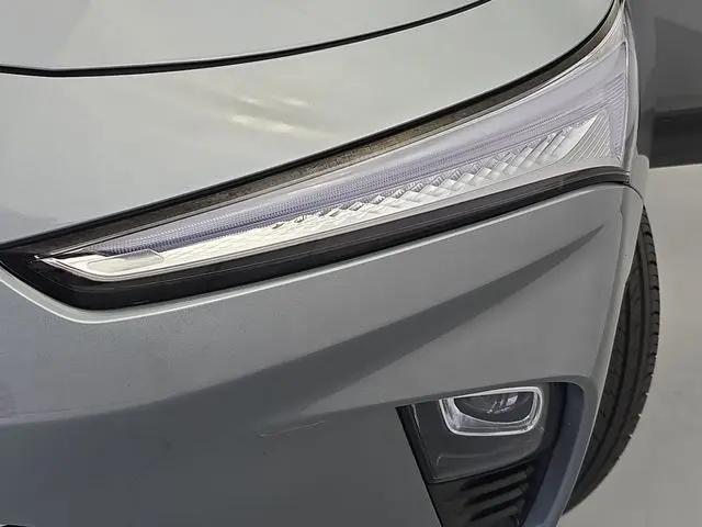 2025 Buick NV Preferred FWD