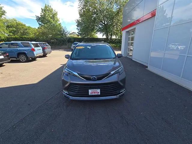 2024 Toyota Sienna XLE for sale in Fairlawn, NJ