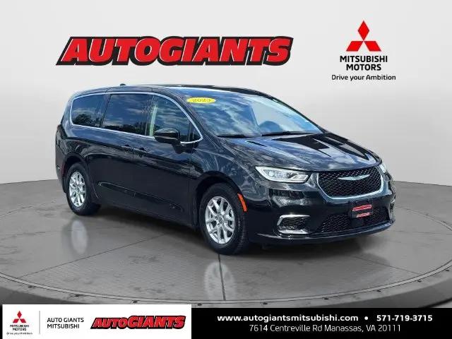 2023 Chrysler Pacifica Touring L for sale in Manassas, VA