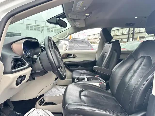 2017 Chrysler Pacifica Touring-L