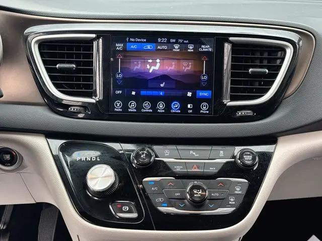 2017 Chrysler Pacifica Touring-L