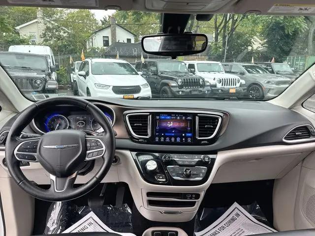 2017 Chrysler Pacifica Touring-L