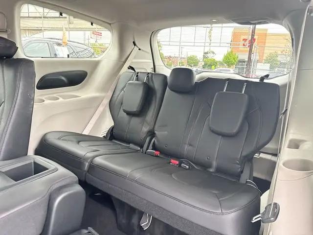 2017 Chrysler Pacifica Touring-L