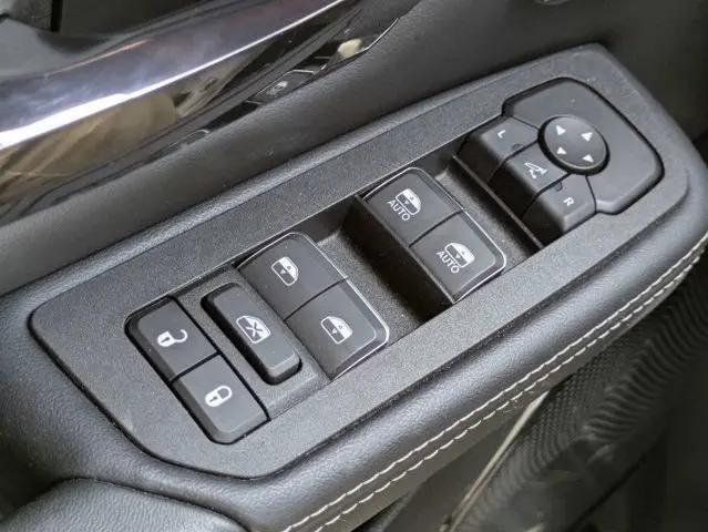 2025 Ram 1500 Limited Crew Cab 4x4 57 Box