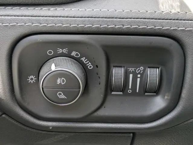 2025 Ram 1500 Limited Crew Cab 4x4 57 Box