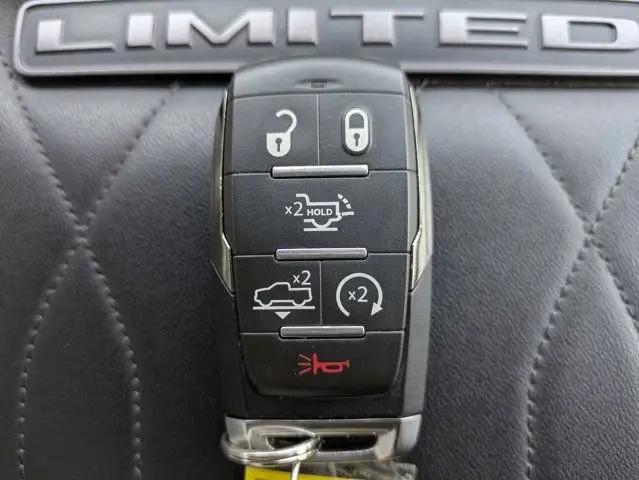 2025 Ram 1500 Limited Crew Cab 4x4 57 Box