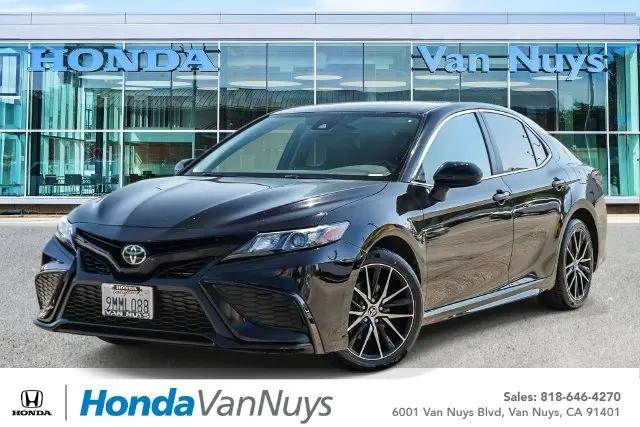 2021 Toyota Camry SE for sale in Van Nuys, CA