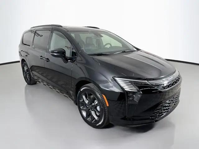 2027 Chrysler Pacifica Limited for sale in Bloomington, IL
