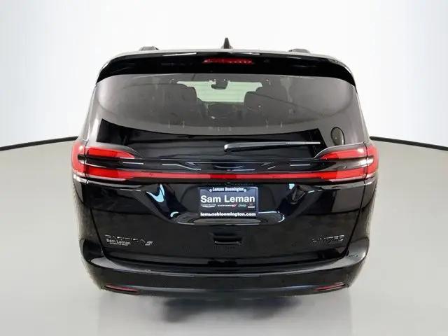 2027 Chrysler Pacifica Limited