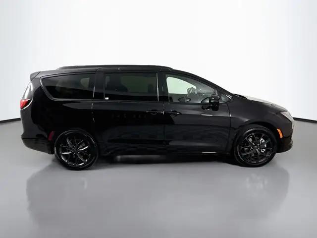2027 Chrysler Pacifica Limited
