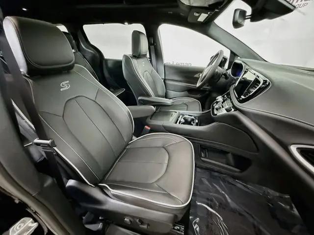 2027 Chrysler Pacifica Limited