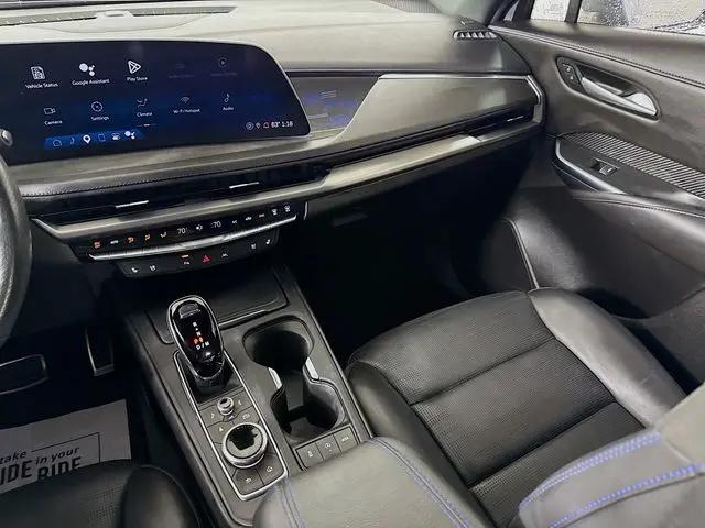 2024 Cadillac XT4 FWD Sport