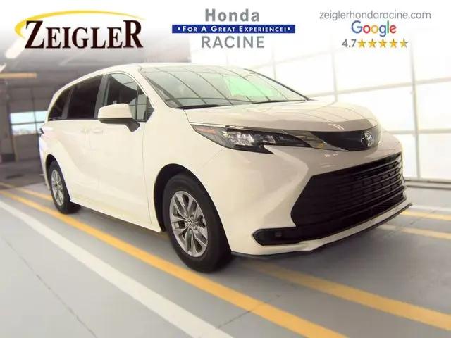 2025 Toyota Sienna LE for sale in Mount Pleasant, WI