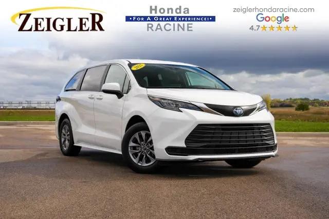 2025 Toyota Sienna LE for sale in Mount Pleasant, WI