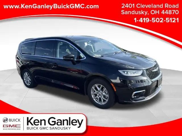 2023 Chrysler Pacifica Touring L for sale in Sandusky, OH