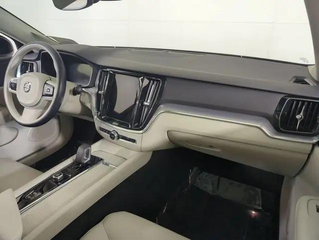 2024 Volvo S60 B5 Core Dark Theme