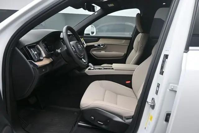 2027 Volvo XC90 Plus