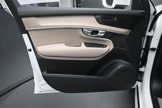 2027 Volvo XC90 Plus