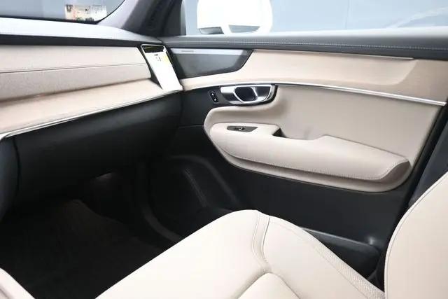 2027 Volvo XC90 Plus