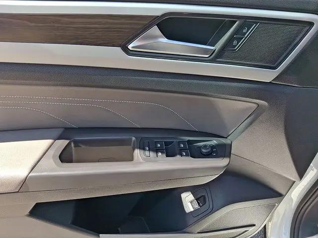 2023 Volkswagen Atlas 2.0T SE w/Technology