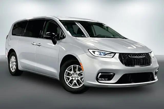 2024 Chrysler Pacifica Touring L for sale in Auburn, IN