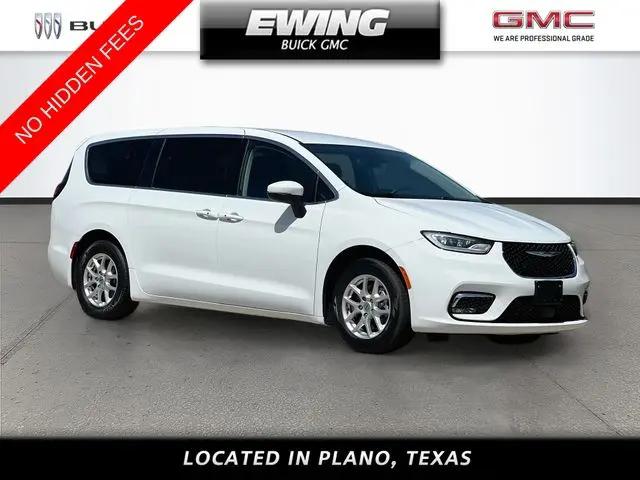 2023 Chrysler Pacifica Touring L for sale in Plano, TX