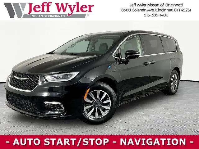 2022 Chrysler Pacifica Hybrid Touring L for sale in Cincinnati, OH