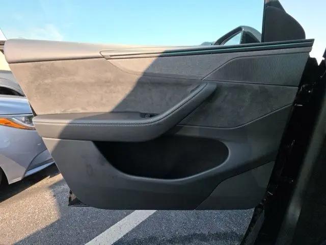 2026 Tesla Model Y Premium Rear-Wheel Drive
