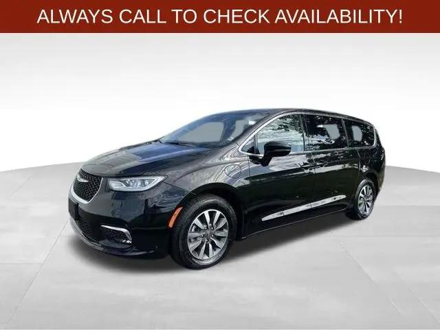 2024 Chrysler Pacifica Hybrid Select