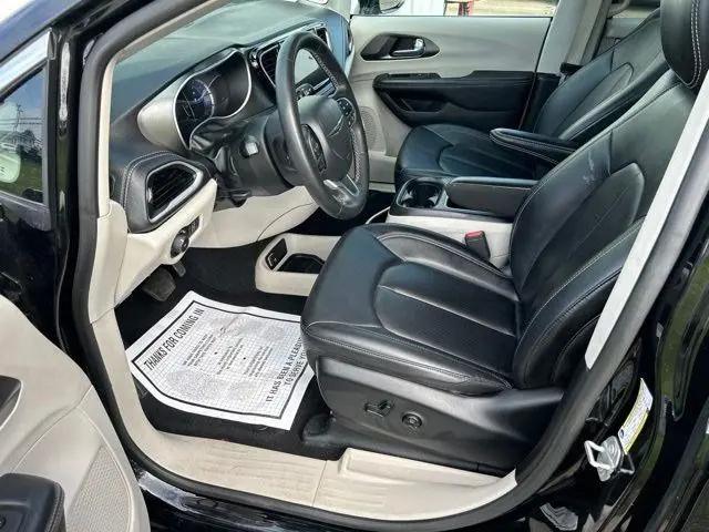 2024 Chrysler Pacifica Hybrid Select